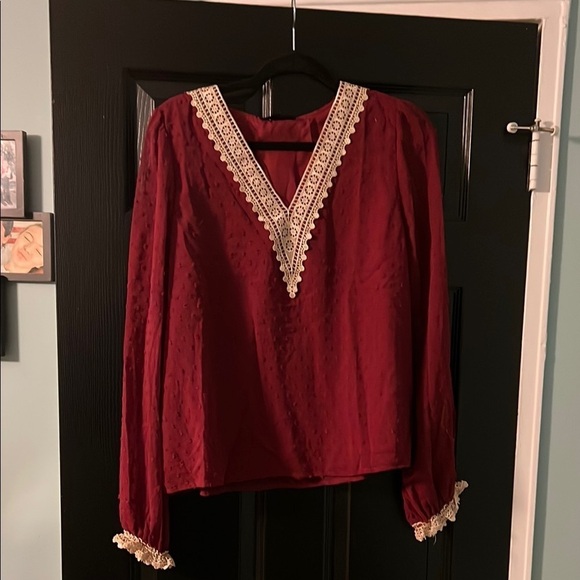 Annava Tops - NWT Elegant Burgundy Lace-Trimmed Women's Top L